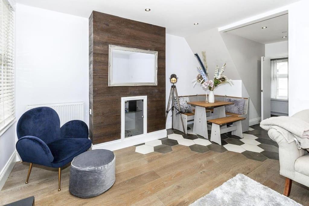 Lovely 2-Bed In Windsor Free Parking, 1 Mile From Legoland Εξωτερικό φωτογραφία