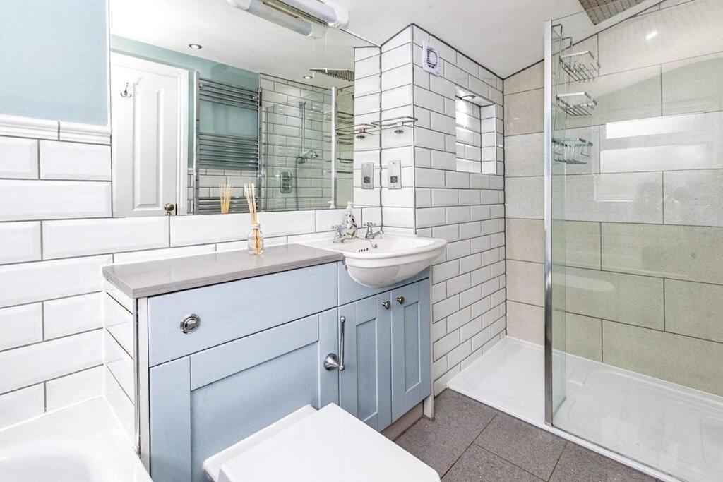 Lovely 2-Bed In Windsor Free Parking, 1 Mile From Legoland Εξωτερικό φωτογραφία